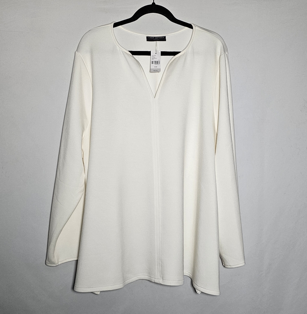 Elegant Ivory White Vee Neck Women's Top NWT Lane Bryant Size 26 28